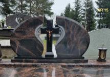 Nr. 15 Paminklas. Rausvas Aurora granitas ir Karelijos juodas granitas 